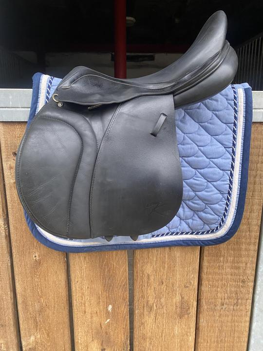 Skokové sedlo Hermeso