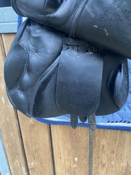 Skokové sedlo Hermeso