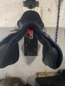 Skokové sedlo Hermeso