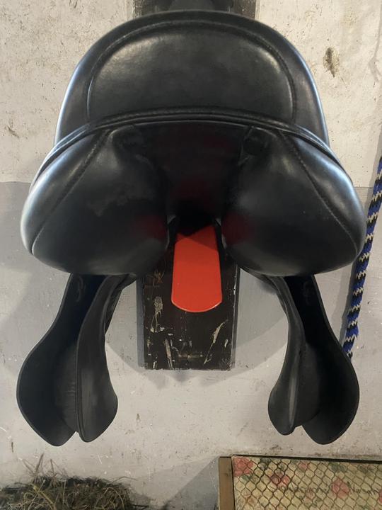 Skokové sedlo Hermeso