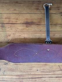 Prodám zadní westernový podbřišák (Back Cinch) – pravá kůže