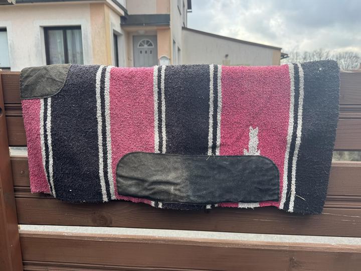 Růžová westernová deka