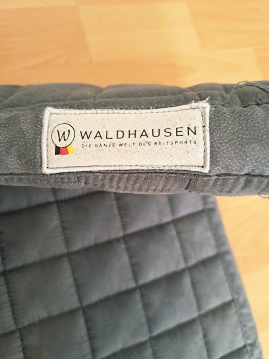 Waldhausen sada šedá drezurní