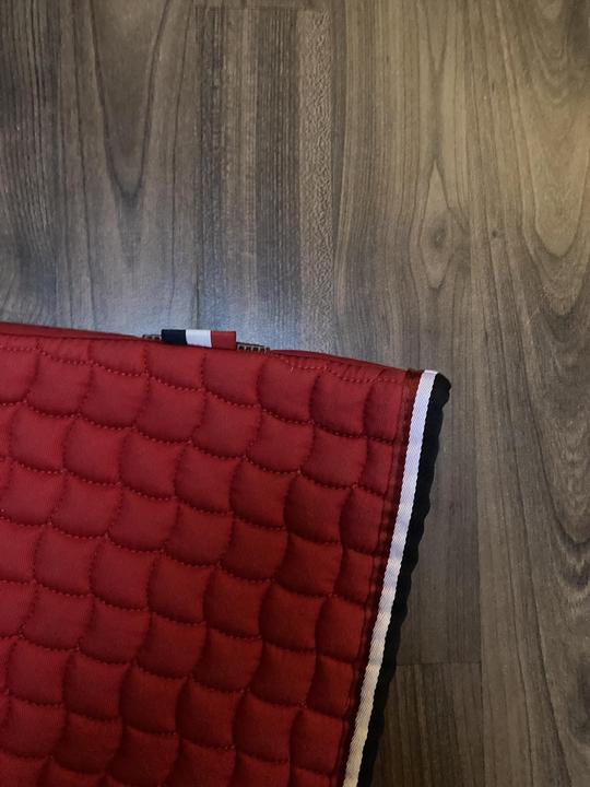 Drezurní podsedlová dečka