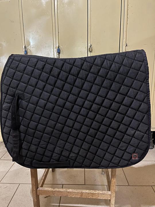 Černá podsedlová dečka tattiny