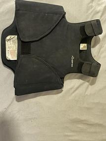 Fouganza safety 100 bodyprotector black JR
